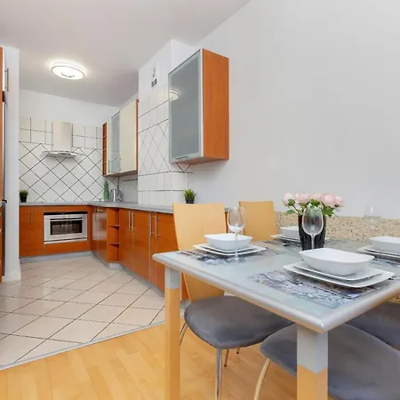 Spacious Apartment Near The Vistula River By Noclegi Renters Warszawa Eksteriør bilde
